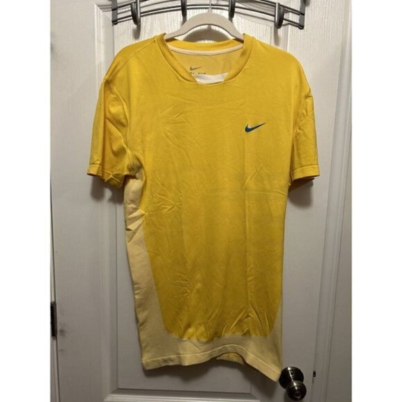 Men's Nike Dri-Fit Fitted Shirt Men’s Large Yellow /White Top Breathable tee - Picture 1 of 16